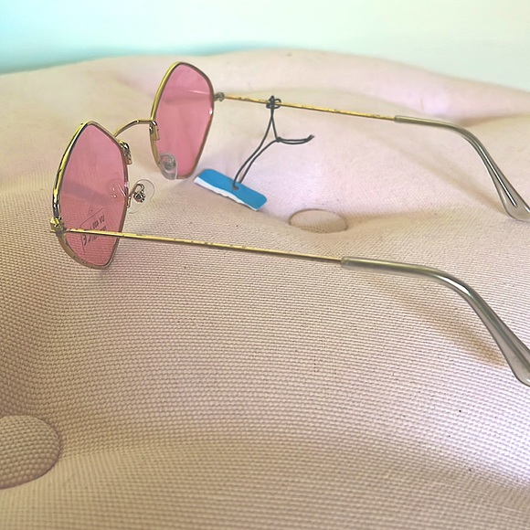 🔴NWT pink tint & gold frame diamond like shape sunglasses fashion trend glasses - Picture 4 of 8